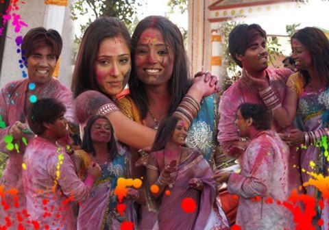 552142_365363996877745_1159824681_n - sara khan18