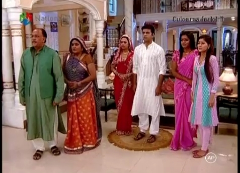 cats-crop - sara khan18