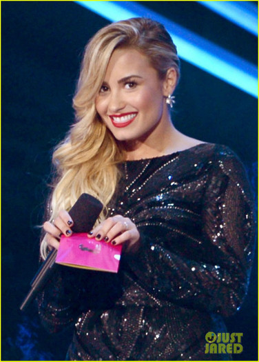 lovato-vmas-04 - Demi Lovato MTV PreShow VMA Performance 2012 Watch Now