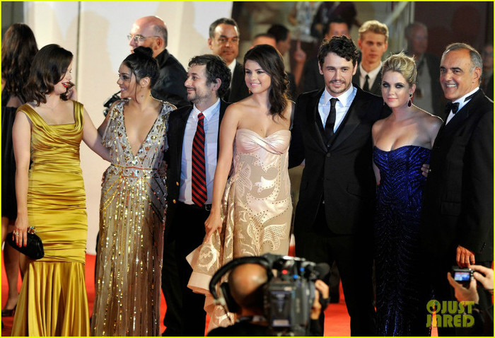 vanessa-hudgens-selena-gomez-spring-breakers-premiere-04