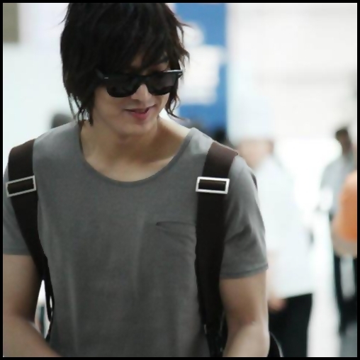 ~ [coboara cu bagaje] (:| Spune`le tu celorlalti..(:|.Bye...[pleaca] - Xx Episodul-14 xX