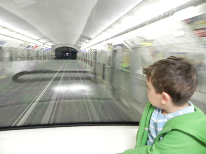 cu linia 1 metrou automatizata - eu si copiii