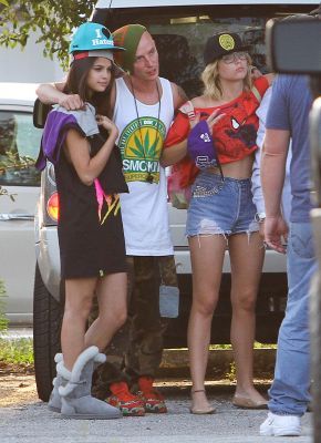 normal_SantaMonica27March_22 - On the set of Spring Breakers in Santa Monica March 27 2012