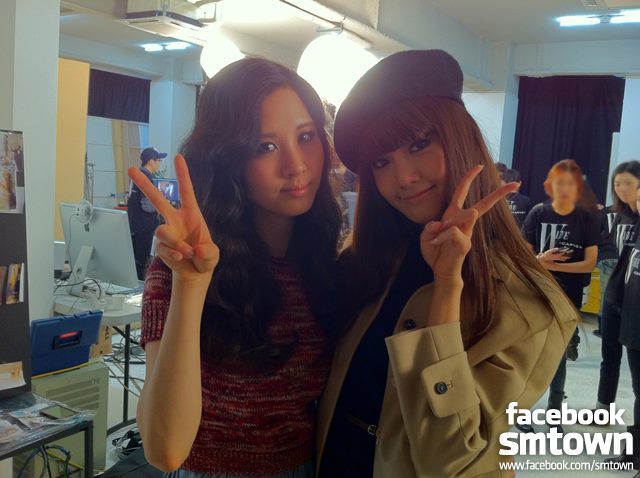 Seohyun and Yoona Peace :x .