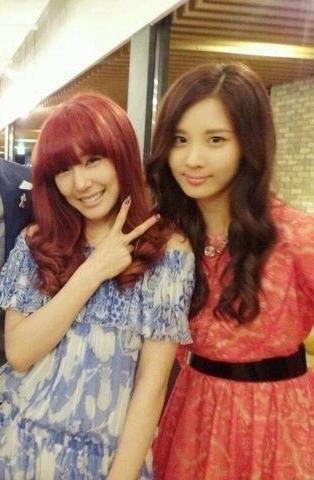 Tiffany and Seohyun Peace :x .