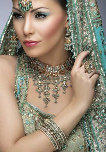 Asian-Style-Bridal-Hairstyles-2