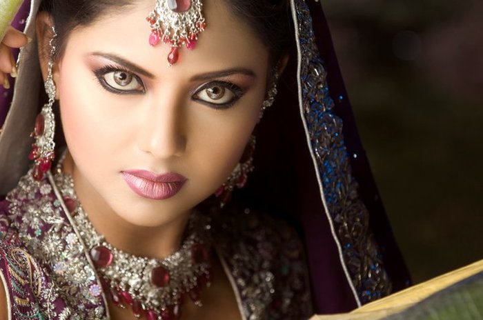 Breathtaking-Pakistani-Bridal-Makeup-Photoshoot-2012-11 - Podoabe indiene 2012