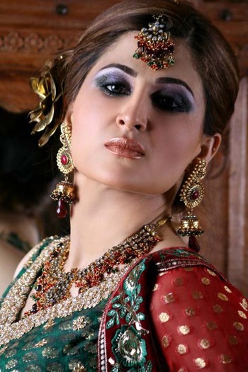 Bridal-Fancy-makeup-Hairstyle-fashion-PAkistani-Indian-brides