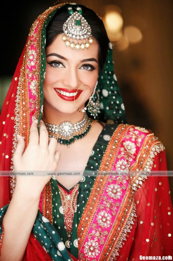 Brides-Make-up-at-Sabs-Salon-2012-3 - Podoabe indiene 2012
