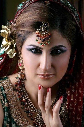 SamanZar-Salon-bridal-Makeup-2013-12-Desi-Pakistani-Look - Podoabe indiene 2012
