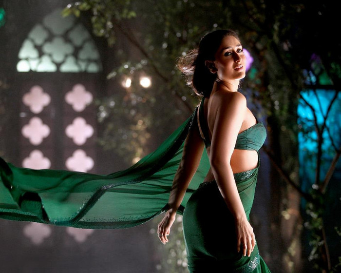 404062_280467365388545_473155870_n - Kareena Kapoor 3