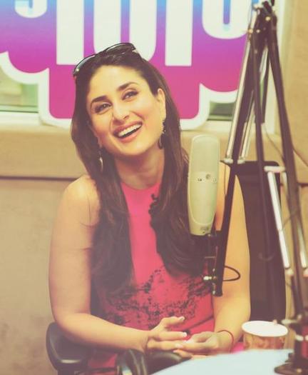 551926_279875175447764_905548873_n - Kareena Kapoor 3