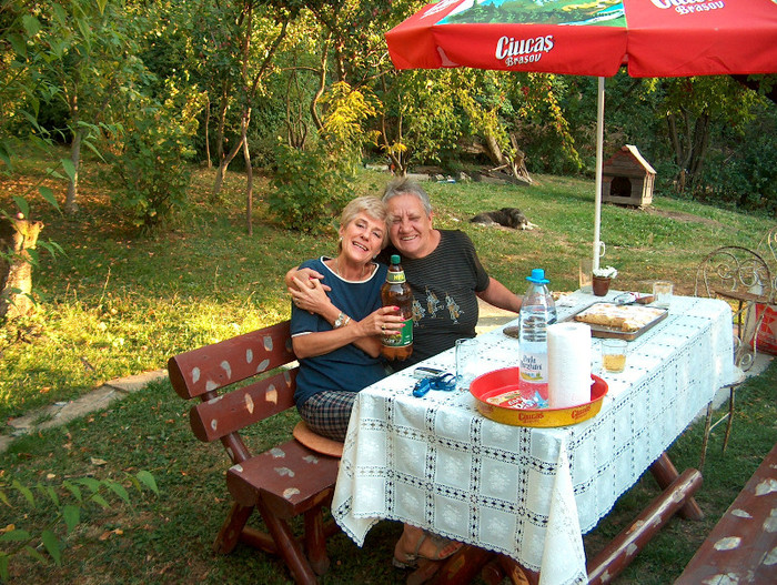 Stela ENACHE cu Titza MUNTEANU, la Titza in gradina ..