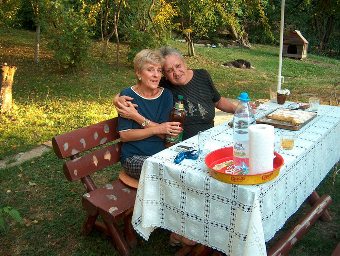 Stela ENACHE cu Titza MUNTEANU, la Titza in gradina .. - Steluta noastra ENACHE la Brasov