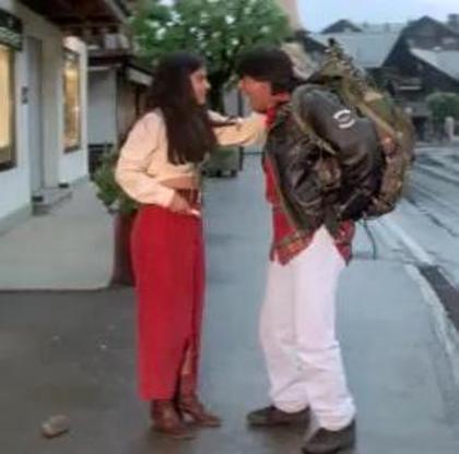 533083_304059086354677_1749923944_n - Shahrukh and Kajool