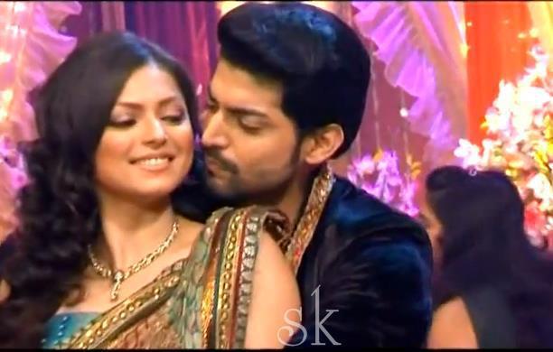 394334_267783613279689_717567117_n