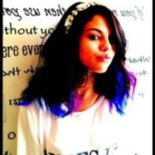 387549_308767759166710_1437312253_a - poze cu SELENA GOMEZ