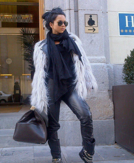 578872_303863746355748_1108733379_n