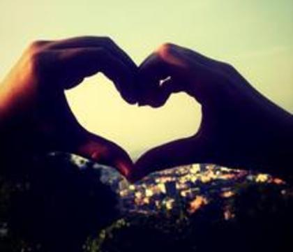 heart-hands-love-city-sunset-507681