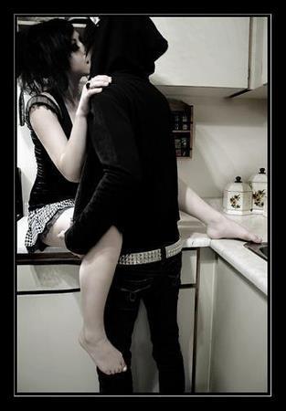 311588_154184871385733_117937391_n - poze emo