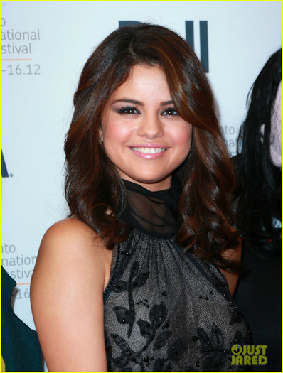 selena-gomez-hotel-transylvania-premiere-with-justin-biebers-siblings-41