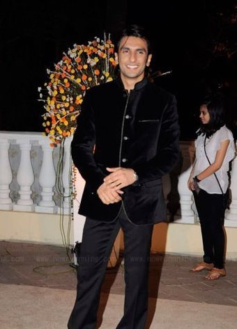 284622_230123613695049_5197409_n