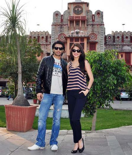 380861_300680223306054_1511815839_n