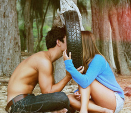 couple-kiss-love-488329