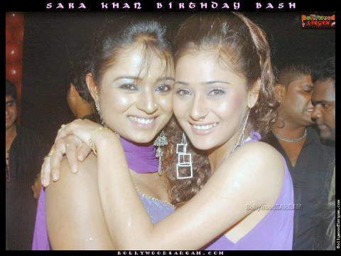 263916_285129374935235_695028645_n - sara khan18