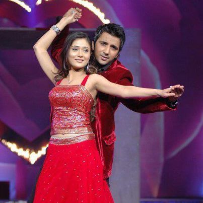 644733_356752224406244_781030234_n - sara khan18