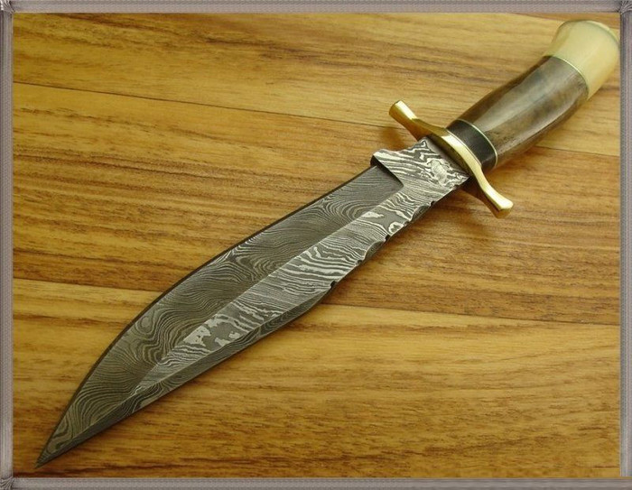 Cutit lama Damasc4. de 35 de cm, = 525 de lei