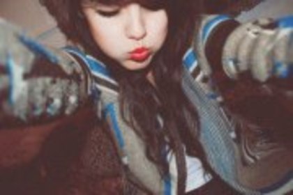 284837_161819070622313_762341432_a - poze emo