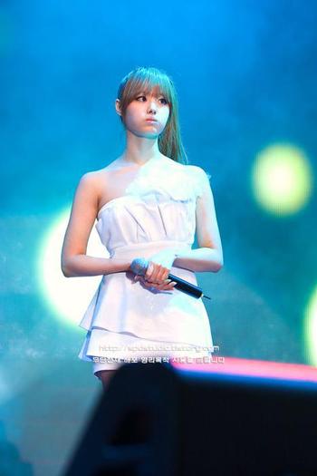 427439_148357111952995_56773235_n