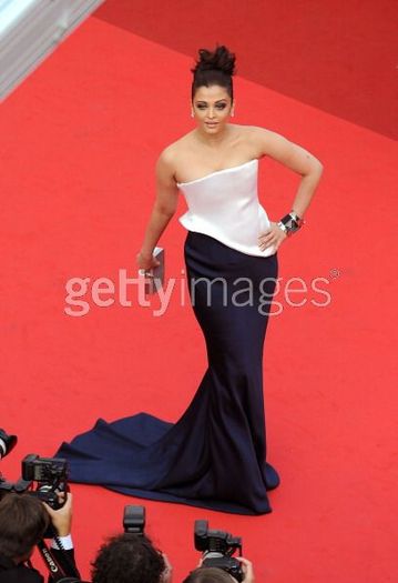 sleepingbeautyprem0049 - Aishwarya Rai 2