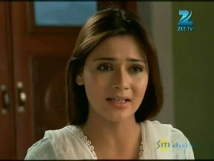 00_04_33 - sara khan18