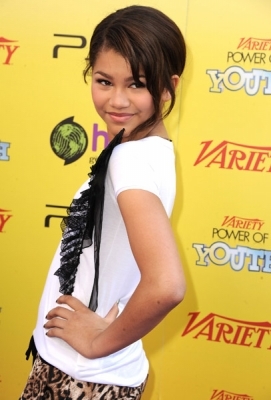 zendaya coleman - zendaya si bella throne