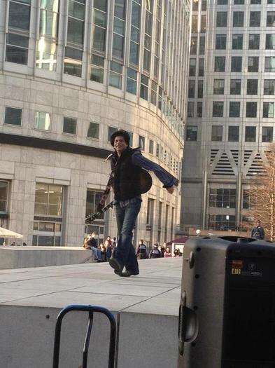 562485_351549974881030_157495355_n