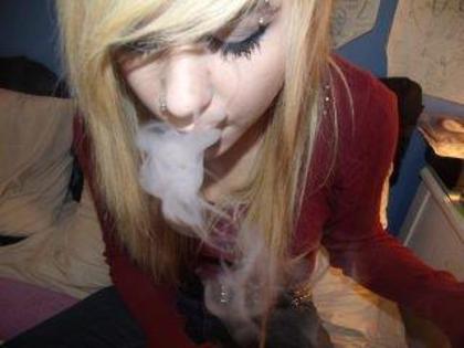 427573_154848634652690_1973342935_n - poze emo