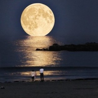 2012_08_beaches-beaches-beaches-stunning-full-moon-541141-305-305 - x-x Intrati ca totul este de castigat si nimic de pierdut-nu o sa regretati x-x