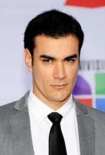 imagesCAB9H6Q1 - David Zepeda