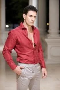 imagesCAOOSJT1 - David Zepeda