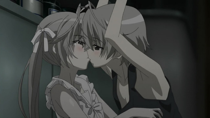  - Kiss Kiss