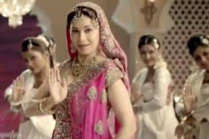  - Madhuri Dixit Dancing To The Pakeezah Number Thade Rahiyo