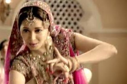  - Madhuri Dixit Dancing To The Pakeezah Number Thade Rahiyo