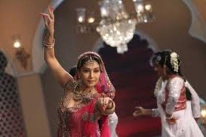  - Madhuri Dixit Dancing To The Pakeezah Number Thade Rahiyo