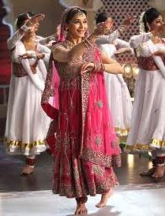  - Madhuri Dixit Dancing To The Pakeezah Number Thade Rahiyo