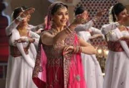  - Madhuri Dixit Dancing To The Pakeezah Number Thade Rahiyo