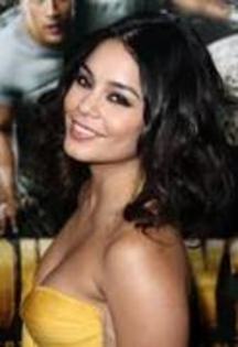 80919538_DOPJRVR3 - totul despre Vanessa Hudgens