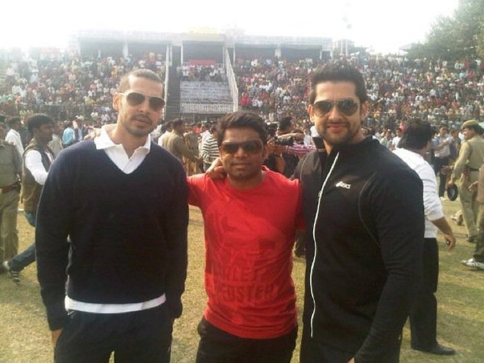 183166_131015656967720_3473583_n - 0 Dino Morea