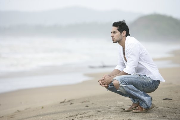 188870_116665715075256_6478456_n - 0 Dino Morea